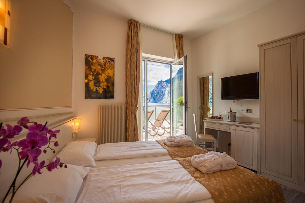 Hotel Lido Blu - Surf & Bike Torbole Sul Garda Zewnętrze zdjęcie