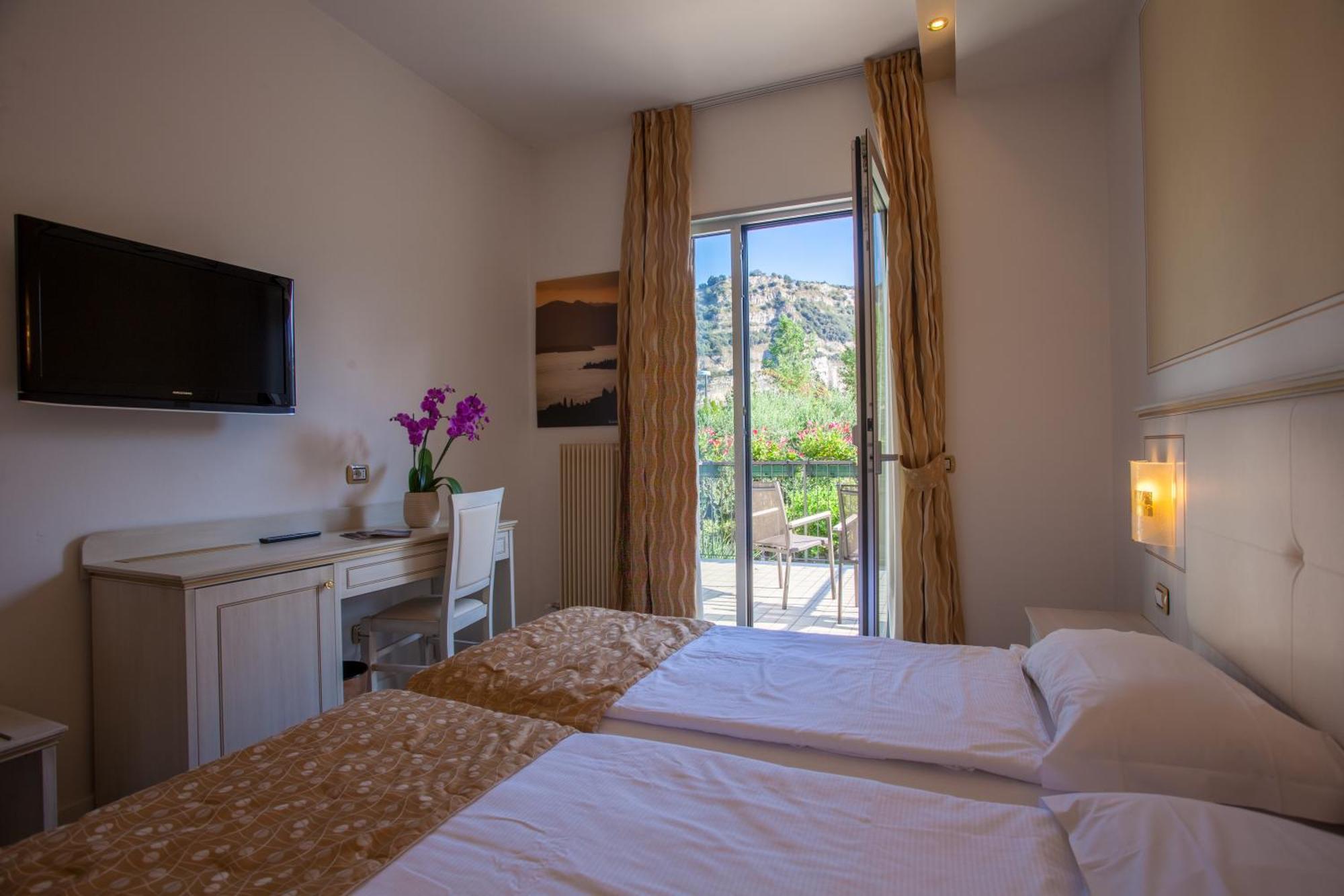Hotel Lido Blu - Surf & Bike Torbole Sul Garda Pokój zdjęcie